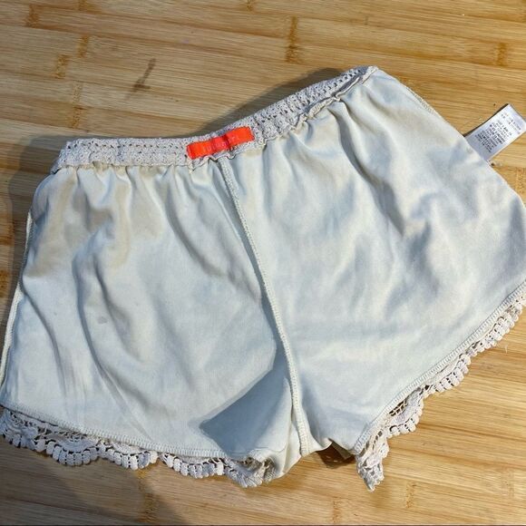 Lulumari crochet detail shorts  - Picture 7 of 8